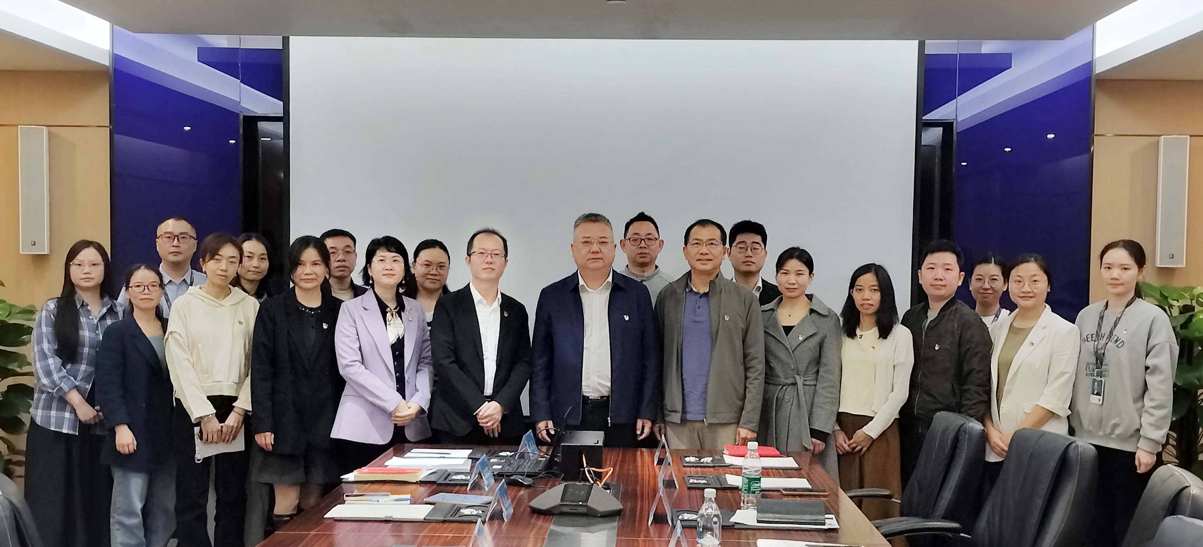 李程任深圳市jinnianhui今年会供应链股份有限公司党委书记，钟志华任党委副书记、纪委书记